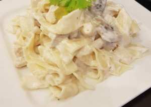 فوتشيني الدجاج والمشروم