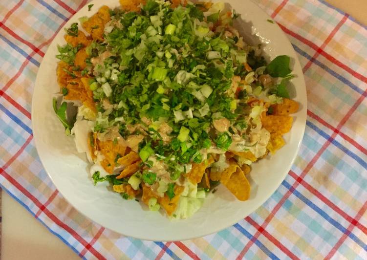 سلطة الناتشوز بالدجاج