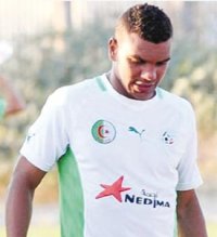 18.000 euros de pénalités de retard au profit de l'ASO Chlef                                    Transfert de Soudani à Guimaraes (Portugal)