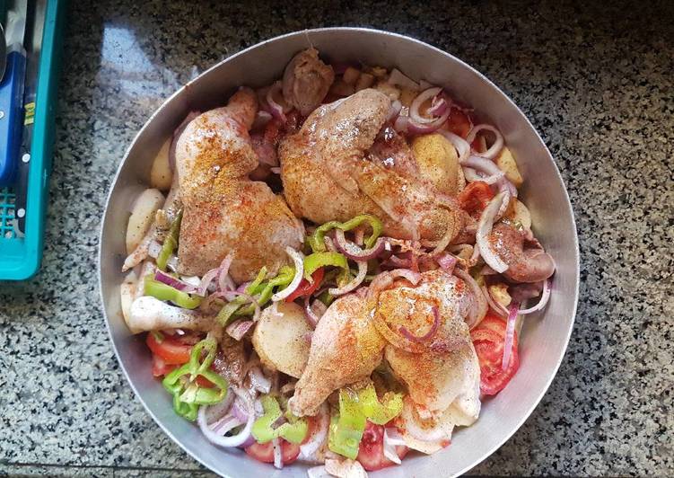 صينية فراخ بالبطاطس في الفرن