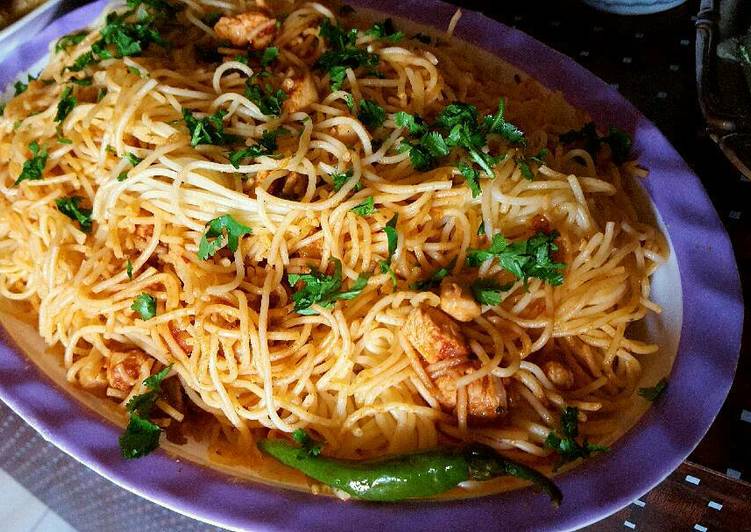 مكرونة بالدجاج