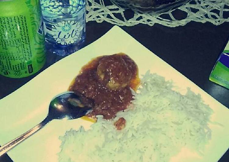 كفتة الدجاج بالصوص الأحمر