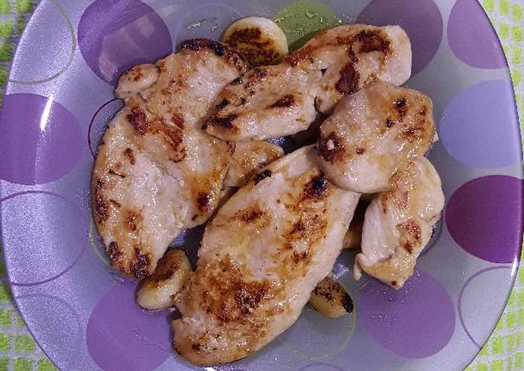 شرايح دجاج بالزيت الزيتون و التوم و الليمون (دايت)