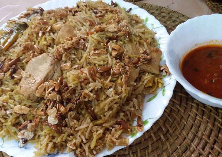 مضغوط الدجاج مع صوص الدقوس