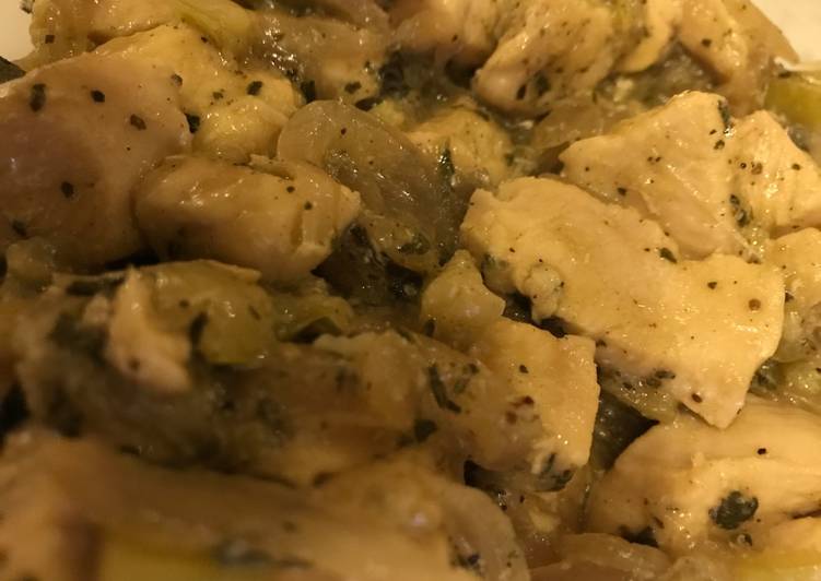 صدور دجاج بالكوسا والبصل