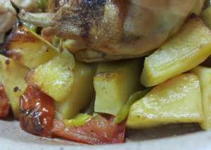 دجاج مع بطاطا بالفرن