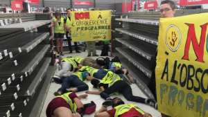 Planète (France) -  Jour du dépassement: le Leclerc de Rezé visé par des écologistes