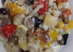 مكرونة بالخضروات والفراخ والوايت صوص