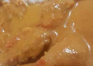 دجاج بالكاري وحليب جوز الهند