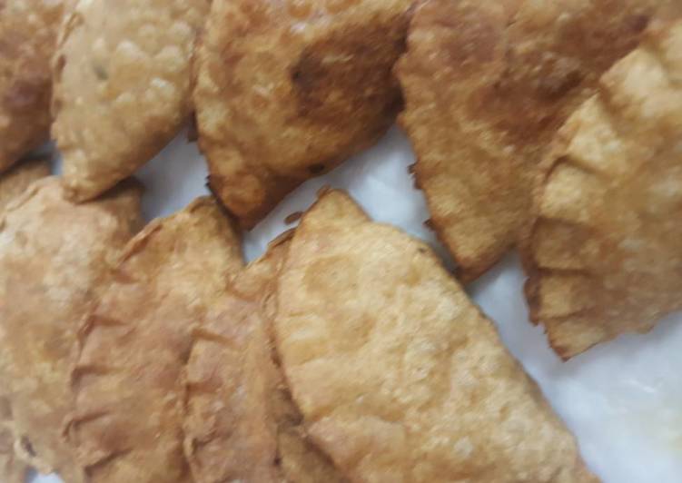 سمبوسة بحشوة دجاج