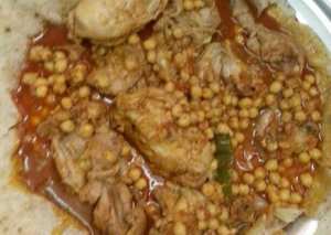 مرقة دجاج وحمص