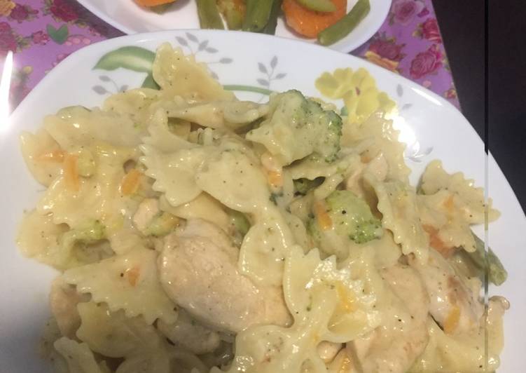 مكرونه بالوايت صوص والفراخ وخضار سوتيه