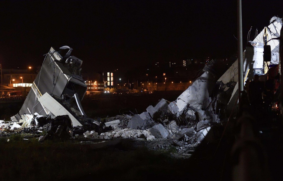 Planète - Effondrement du viaduc de Gênes (Italie): Les sauveteurs à l’œuvre toute la nuit