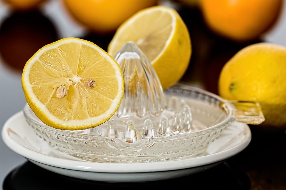Eau au citron: voici l’erreur que commettent des millions de gens tous les matins