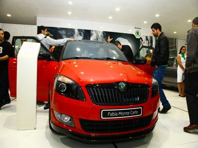 Le rush chez Sovac !                                    Les concessionnaires multiplient offres et remises à l'occasion du Salon de l'automobile