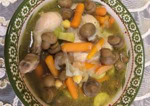 شوربة الدجاج بالحمص والجزر