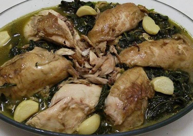 الملوخية الخضراء الورق مع الدجاج