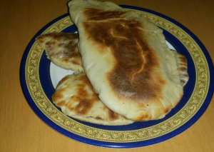 فطاير تركية محشية بالبطاطس و الدجاج