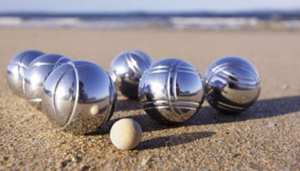 La pétanque, un loisir très prisé par de nombreux Tlemcéniens