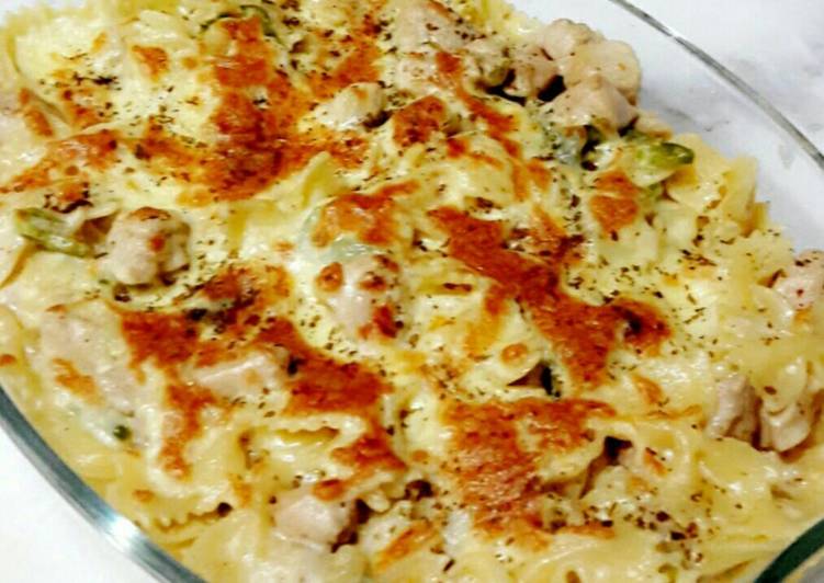 معكرونة بالدجاج والكريمة