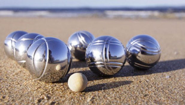 La pétanque, un loisir très prisé par de nombreux Tlemcéniens