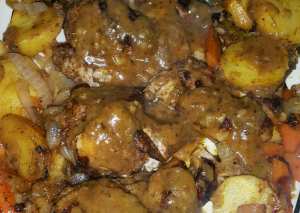 دجاج مشوى بالصوص والخضار