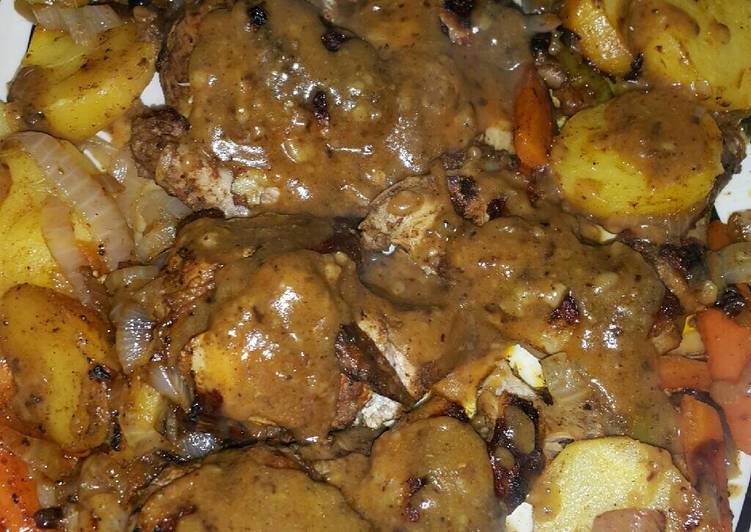 دجاج مشوى بالصوص والخضار