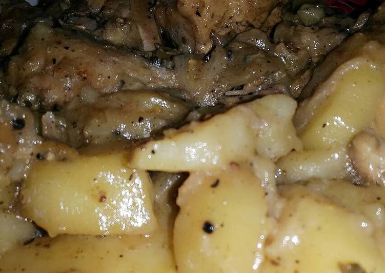 دجاج مع البصل والبطاطا 😉