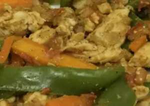 فاهيتا الدجاج مع الفليفله والبصل