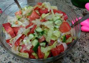 سلطة دجاج بالخل والثوم