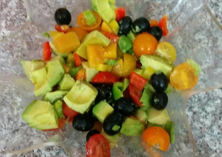 سلطه الدجاج المشوي مع الفواكه