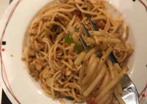 مكرونة بالدجاج والخضار