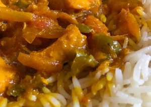 صدور دجاج بالزعفران والخضار