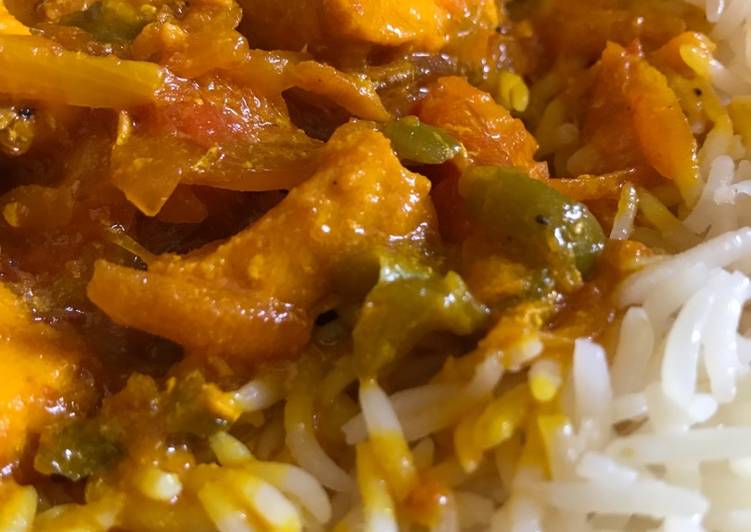 صدور دجاج بالزعفران والخضار