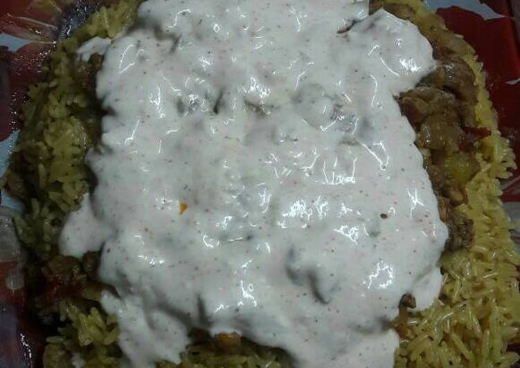 فتة شاورما فراخ بالتومية