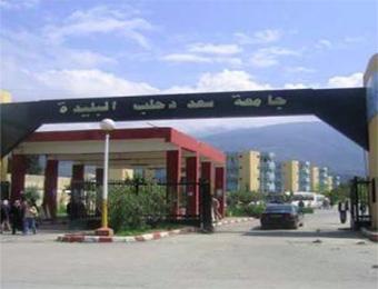 الطلبة المضربون عن الطعام يهددون بالإنتحار الجماعي                                    طالبوا بإيفاد لجنة تحقيق وزارية لجامعة سعد دحلب بالبليدة