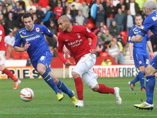 الاتحاد الانجليزي يعاقب قديورة بمبارتين