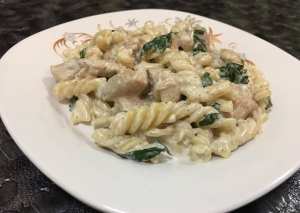 فيتوتشيني الدجاج بالسبانخ على طريقتي