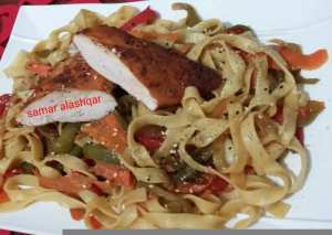 معكرونه بالخضار وصدور الدجاج المشويه