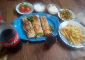 شاورما دجاج بخبز تورتيلا