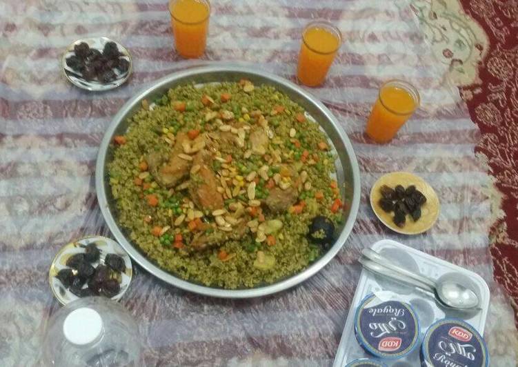 مقلوبة فريكه بالدجاج