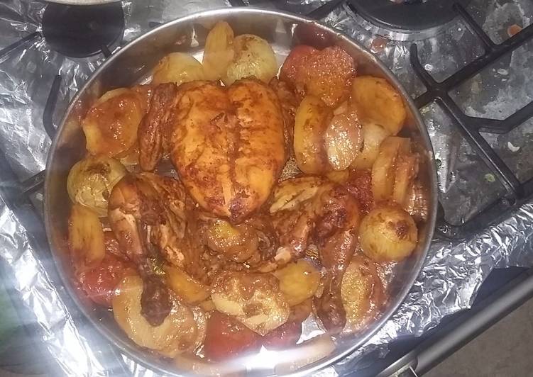 دجاج بالبطاطا والبصل بالفرن