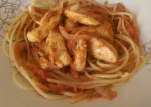 باستا مع صدر الدجاج بالبندورة