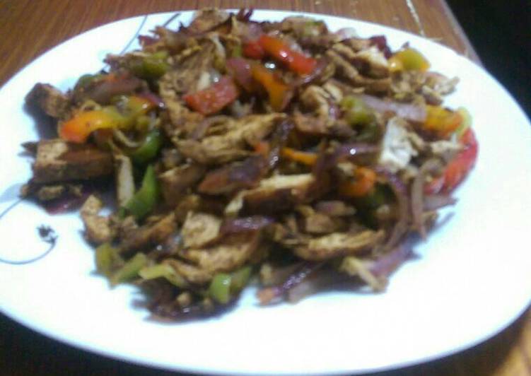 شاورما بقطع صدور دجاج مشوية