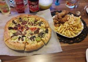 بيتزا وقطع فروج نكت