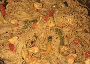 Chicken chow mein دجاج تشاومين