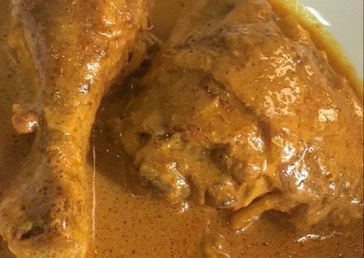 دجاج بجوز الهند والزعفران