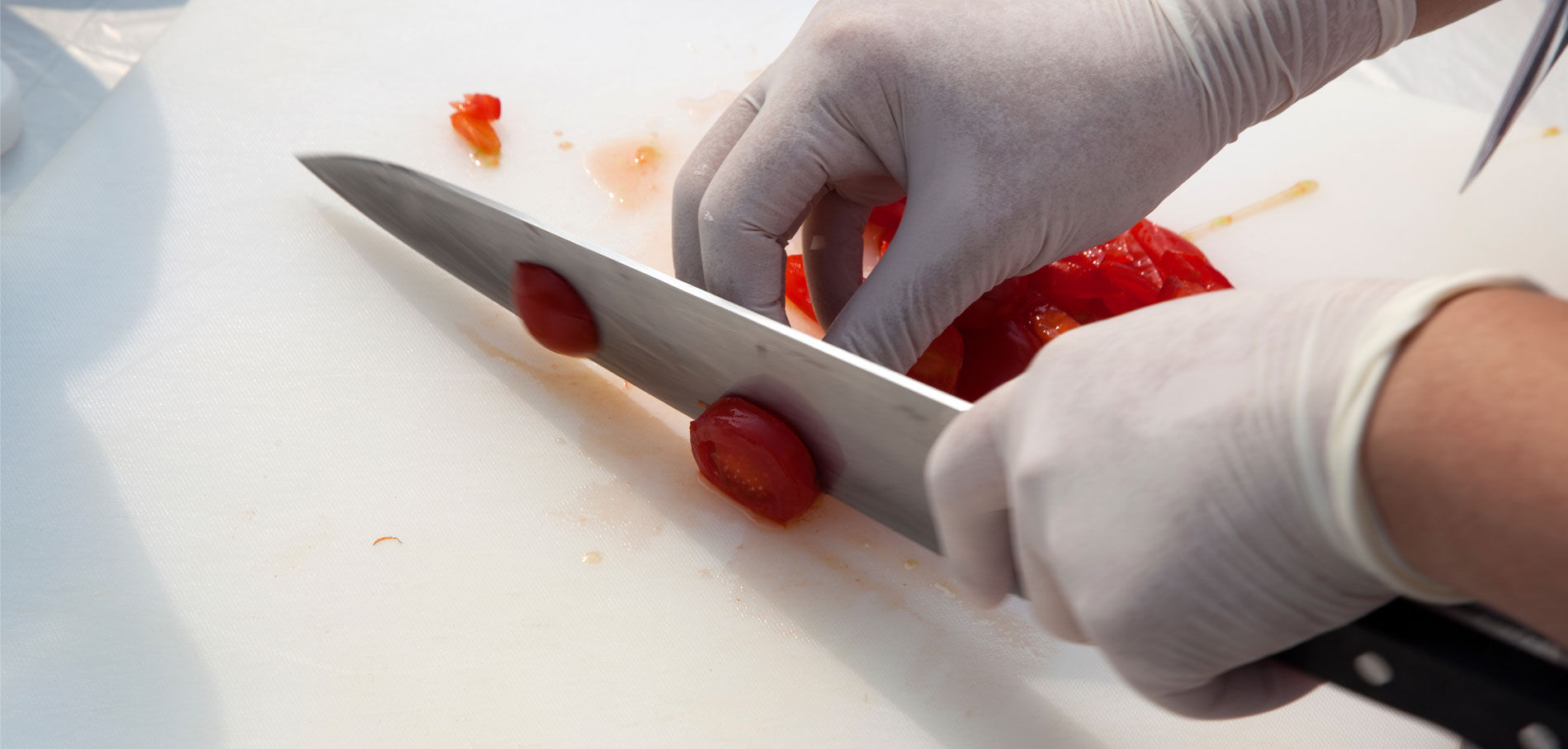 Nouvelles mesures d’hygiène à Tlemcen : Les employés des restaurants sommés de porter des gants