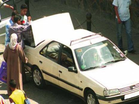 les «taxis clandestins» au secours des usagers !                                    Devant la défaillance des moyens de transport