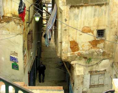 نحو ترحيل 10 آلاف عائلة من السكنات الهشة قبل نهاية السنة                                    في الذكرى التاسعة لفيضانات باب الوادي، مدير السكن بالعاصمة يؤكد..